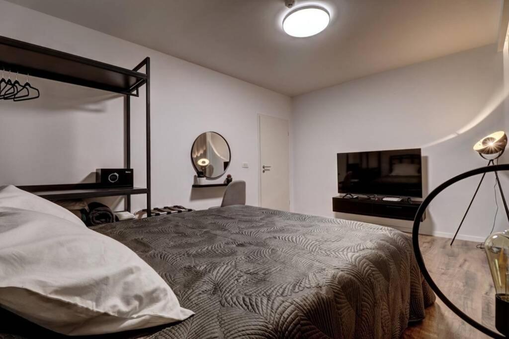 Town Square Apartment Prisztina Zewnętrze zdjęcie
